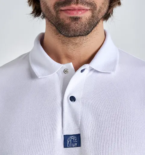 benefits_1280x1360_polo_white_1.webp